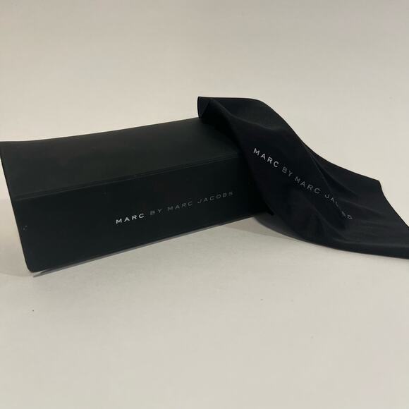Marc by Marc Jacobs Glasses Case w Lens Wipe - Picture 1 of 5
